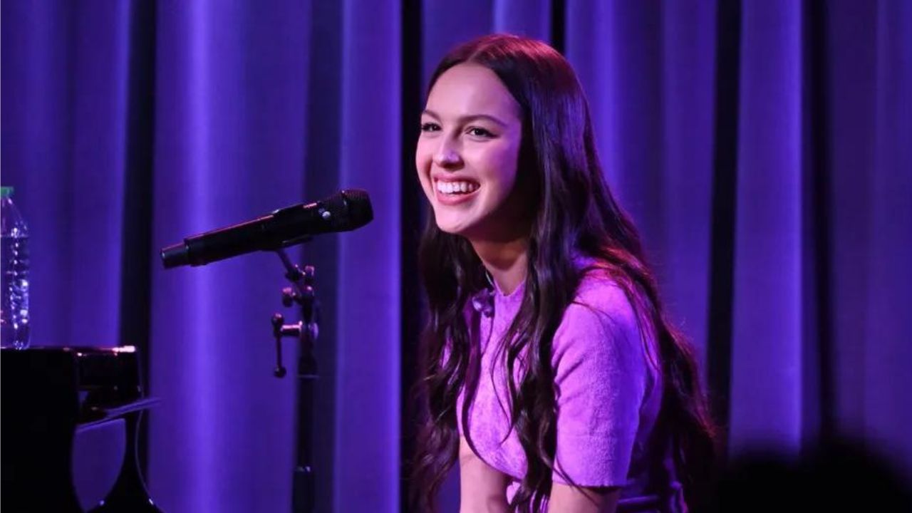 Olivia Rodrigo Surprises Jimmy Kimmel’s Kids During School Run